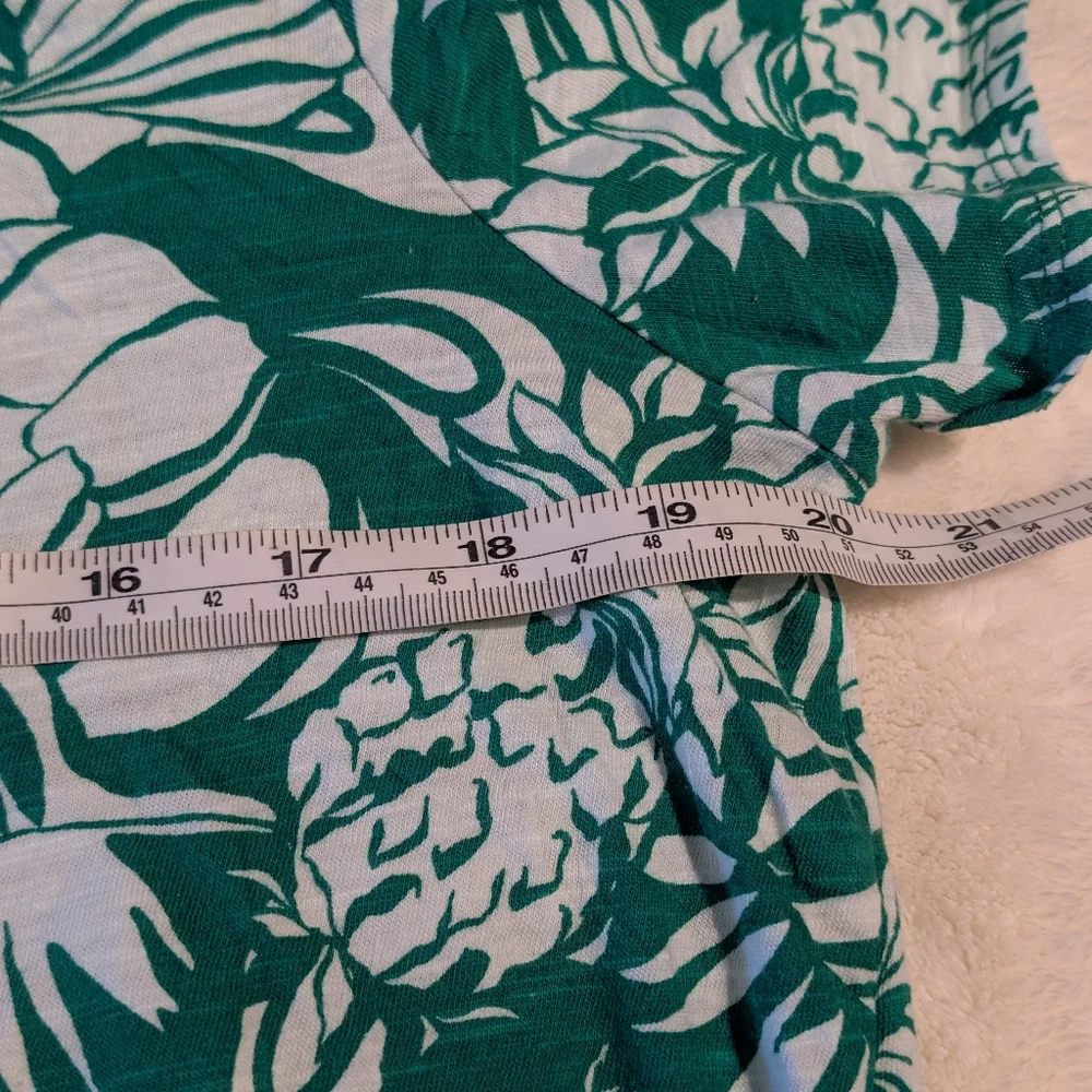 Nicole Miller Green & White Tropical Print Short Sleeve Top. 1x - Picture 3 of 4